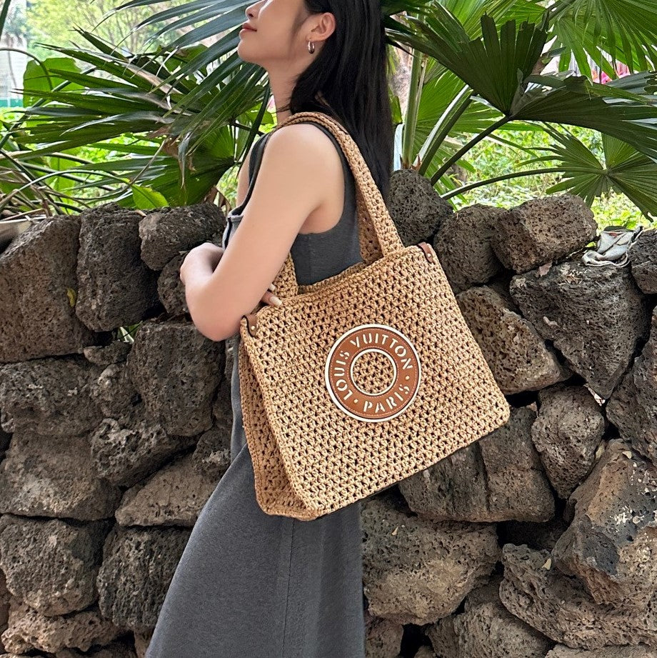 LOUIS VUITTON Raffia Calfskin By The Pool OnTheGo MM Natural 39x15x30cm