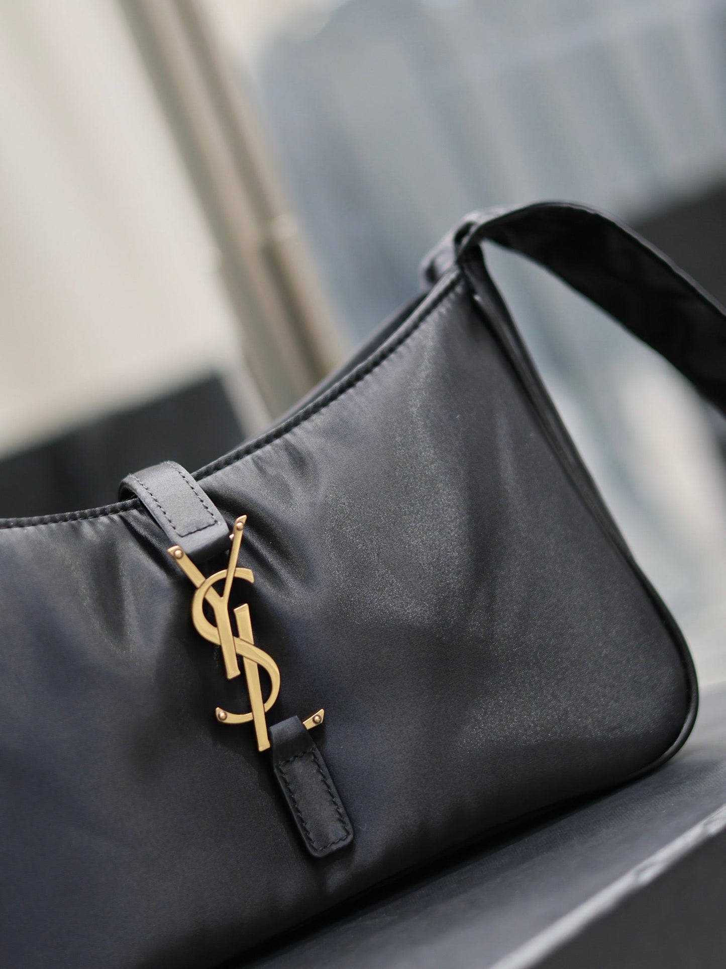 YSL Le5À7 Hobo Black Bag Gold Hardware 25x15x6cm