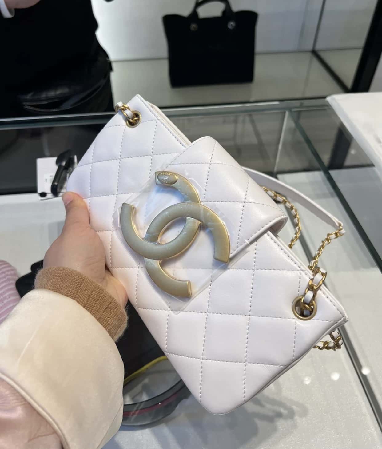 ππππ‘ππ πππ Vintage Logo Quilted Lambskin Shoulder Bag 11.5x24x4.5cm