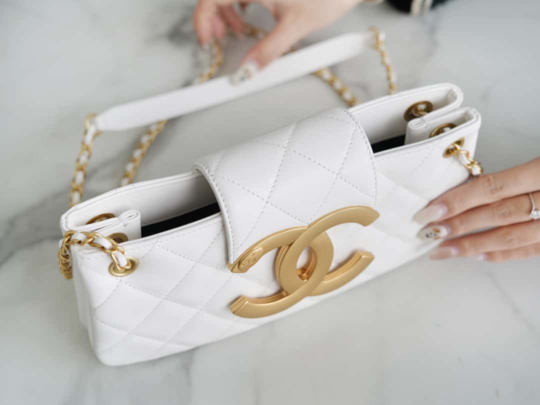 ππππ‘ππ πππ Vintage Logo Quilted Lambskin Shoulder Bag 11.5x24x4.5cm