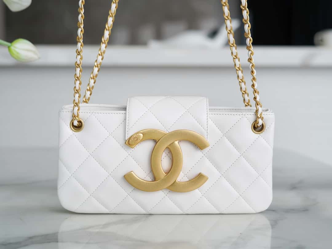 ππππ‘ππ πππ Vintage Logo Quilted Lambskin Shoulder Bag 11.5x24x4.5cm