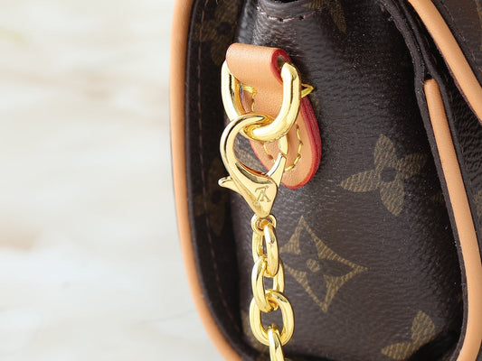 LV Pochette Camille 20.5 × 11 × 6 cm